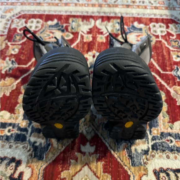 UGG Butte Boots Leather Waterproof Sheepskin Vibram Sole Men’s Size 7.5 Gray - Picture 13 of 16